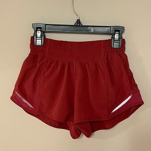 Lululemon hotty hot low rise 2.5 shorts